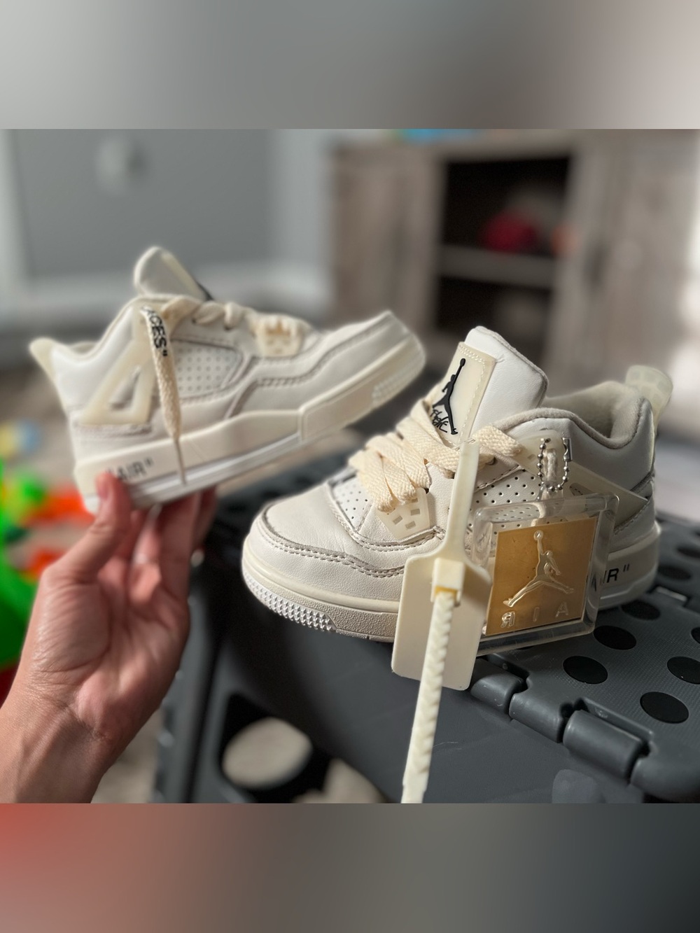 Off-White Kids Cream/Beige Sneaker with Signature Tag